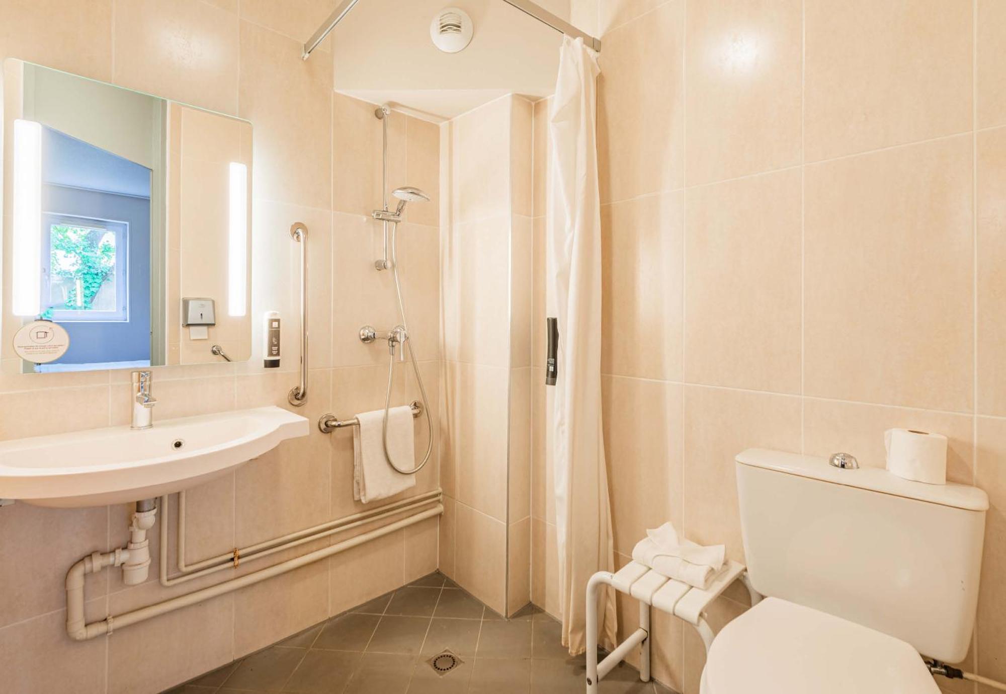 B&B Hotel Colmar Vignobles Ouest Wintzenheim Bagian luar foto