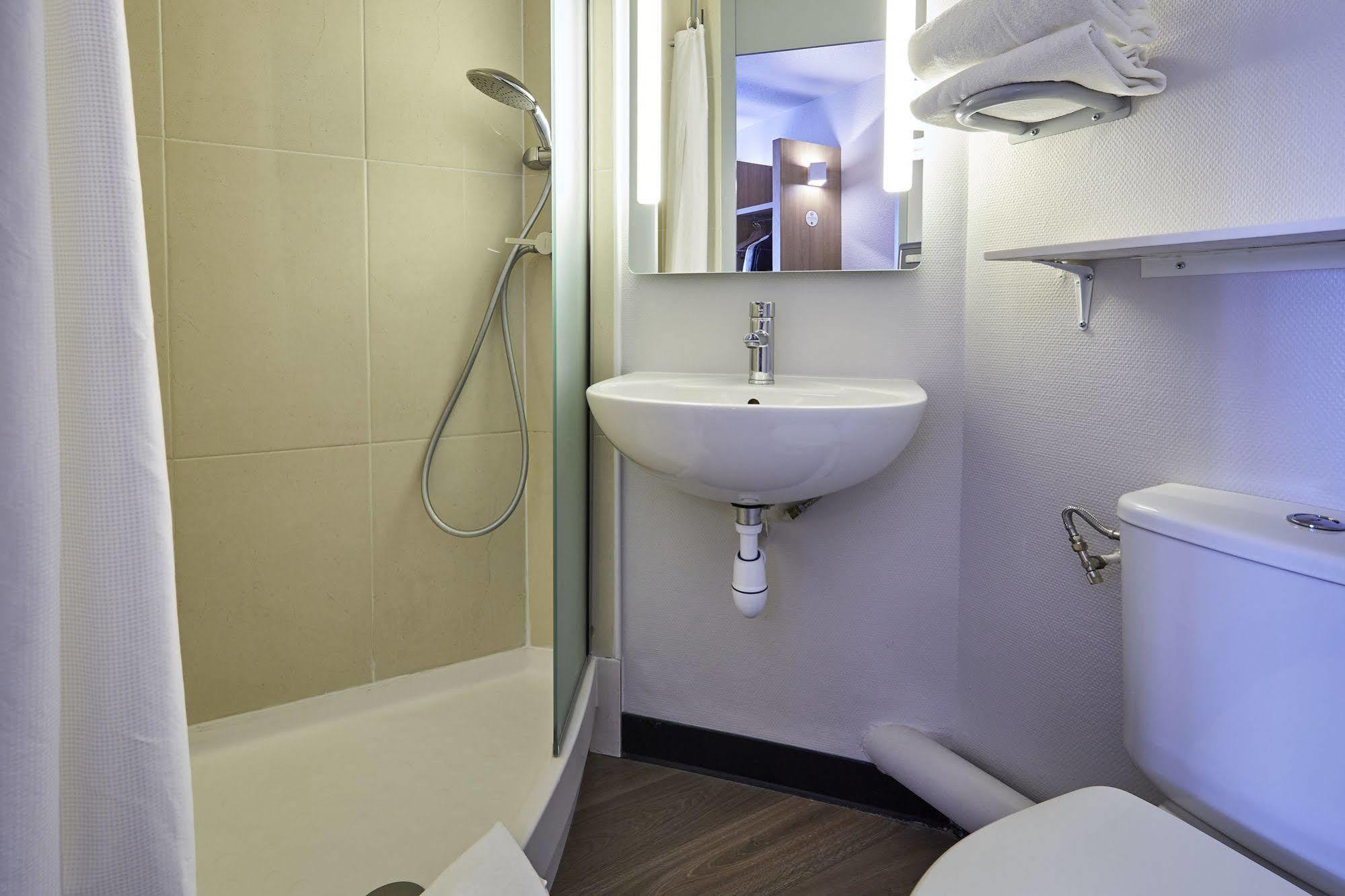 B&B Hotel Colmar Vignobles Ouest Wintzenheim Bagian luar foto