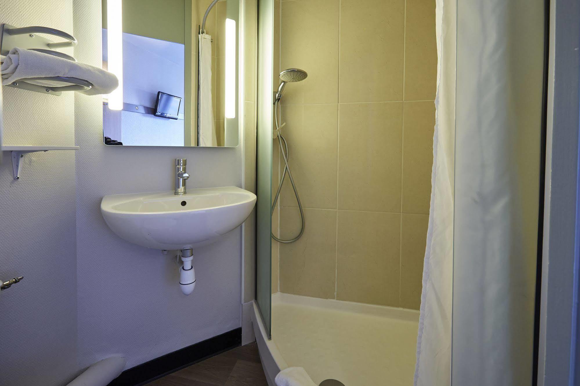 B&B Hotel Colmar Vignobles Ouest Wintzenheim Bagian luar foto