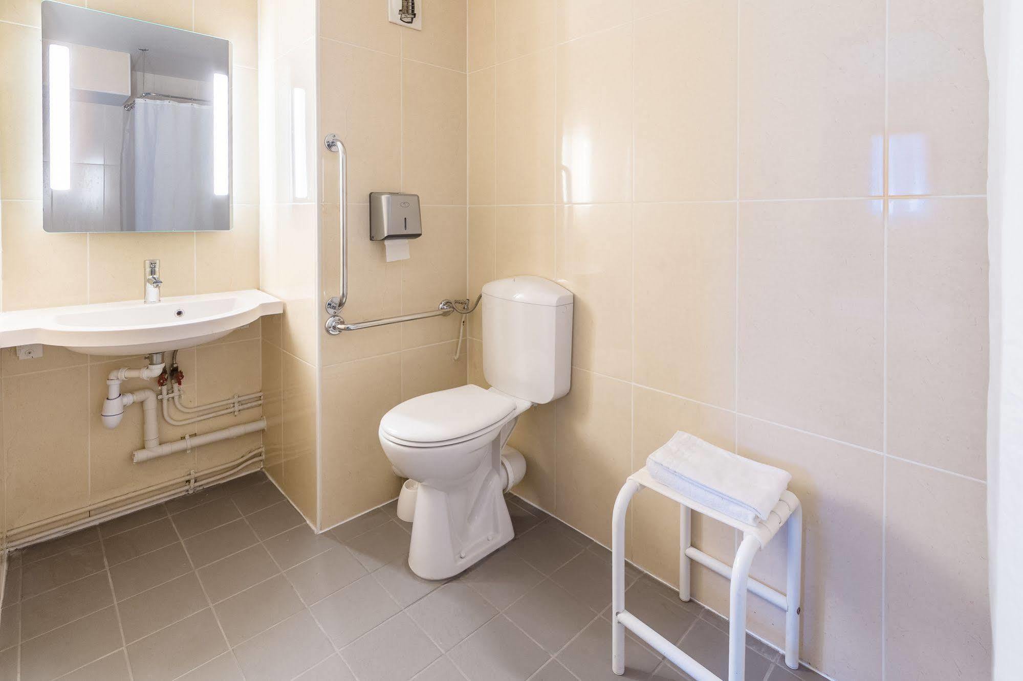 B&B Hotel Colmar Vignobles Ouest Wintzenheim Bagian luar foto